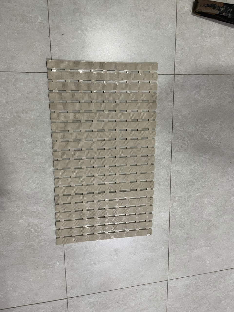 Shower Mat Non Slip Bath Mat With Suction for Tub and Shower Floor Mat, Machine Washable Bathtub Mat and Drain Holes, Soft Bathroom Accessories